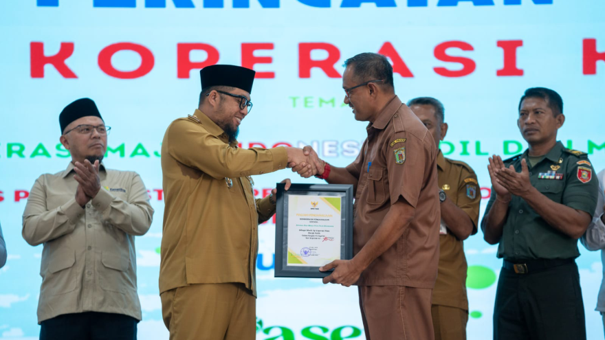Desa Pasir Belengkong Raih Penghargaan Koperasi Mock Up pada Peringatan Hari Koperasi ke-78